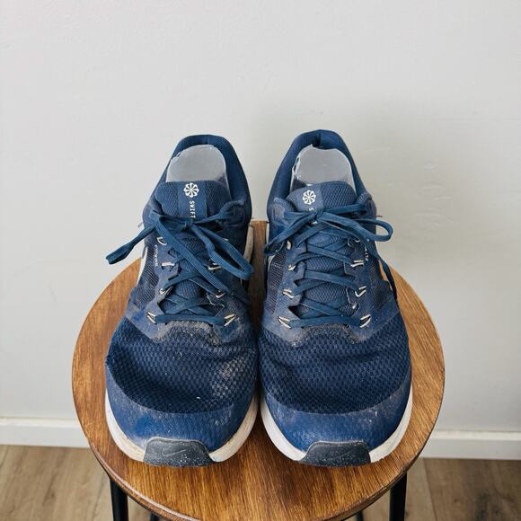 Athletic_Shoes